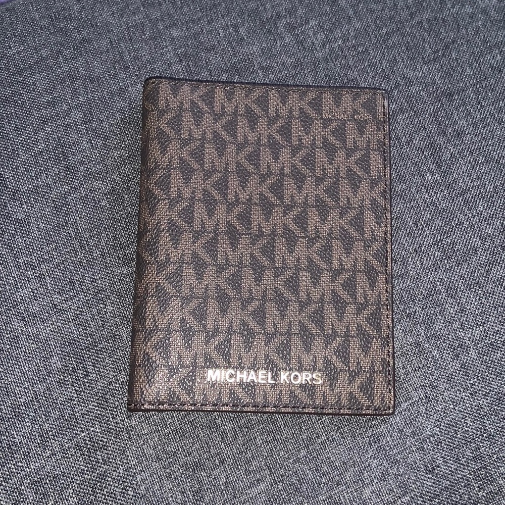 New Michael kors passport wallet